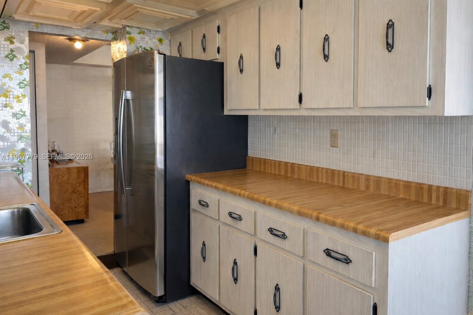 WINSTON TOWERS 500 CONDO - Residential