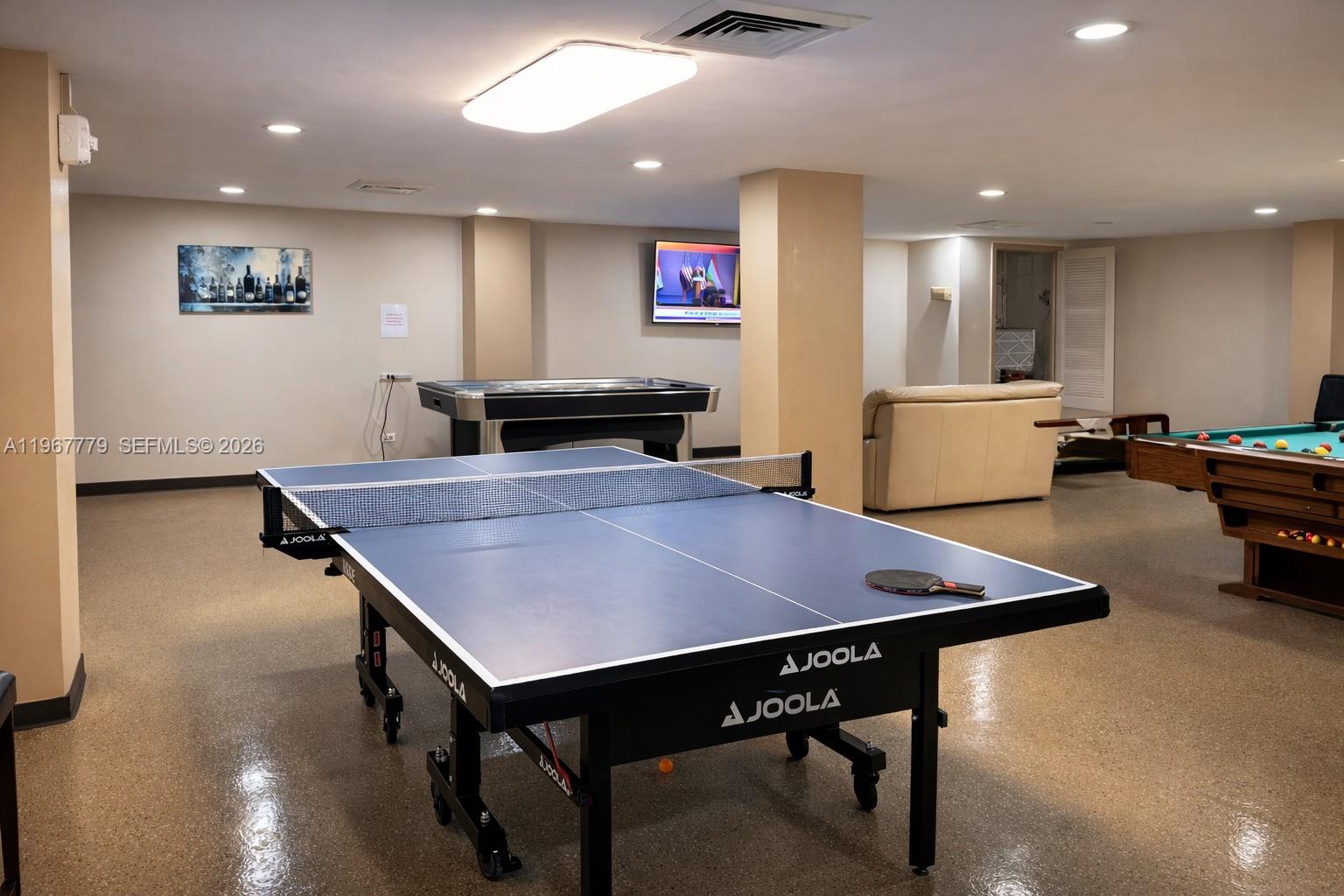 WINSTON TOWERS 500 CONDO - Residential