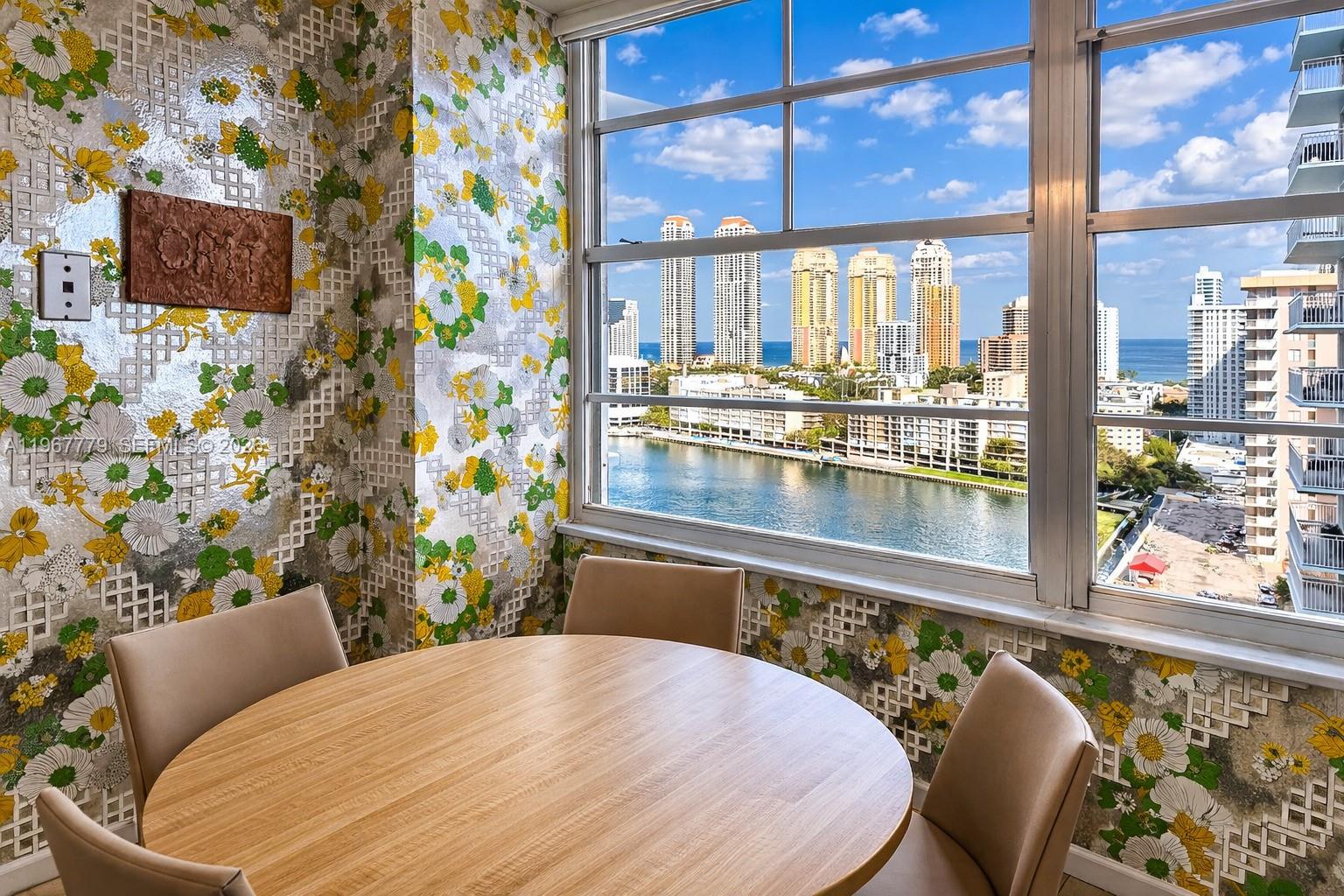 WINSTON TOWERS 500 CONDO - Residential