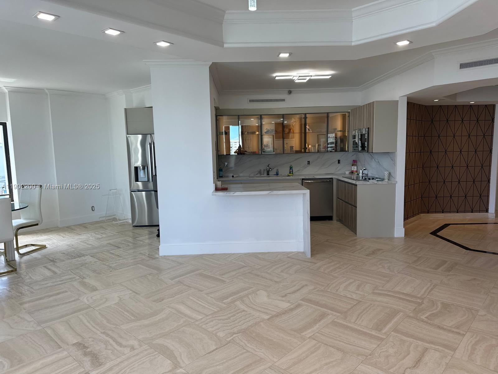 MARINA TOWER CONDO - Residential Lease