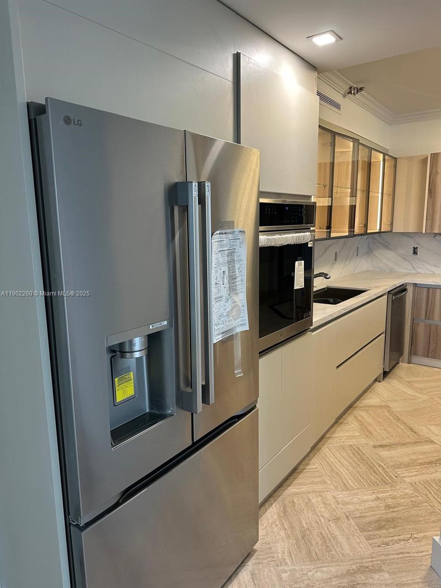 MARINA TOWER CONDO - Residential Lease