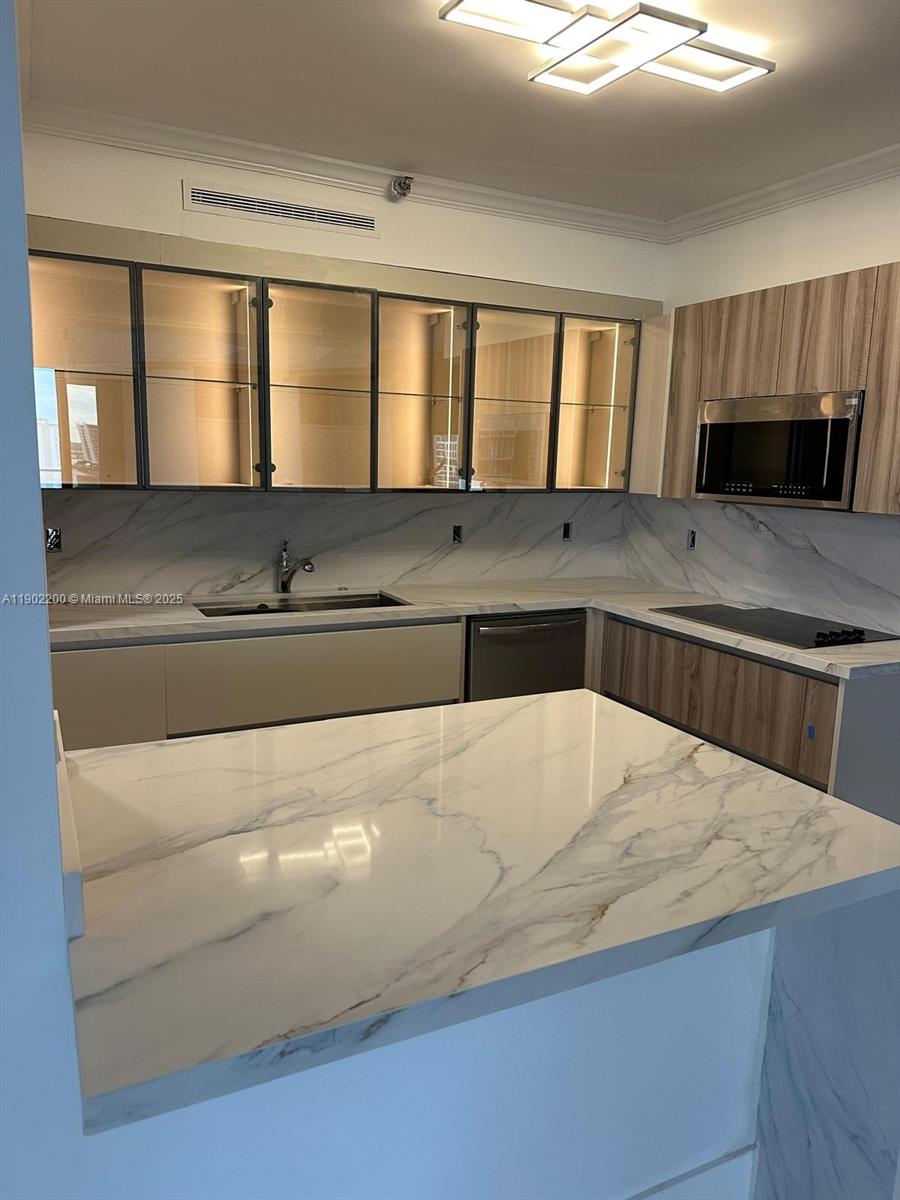 MARINA TOWER CONDO - Residential Lease