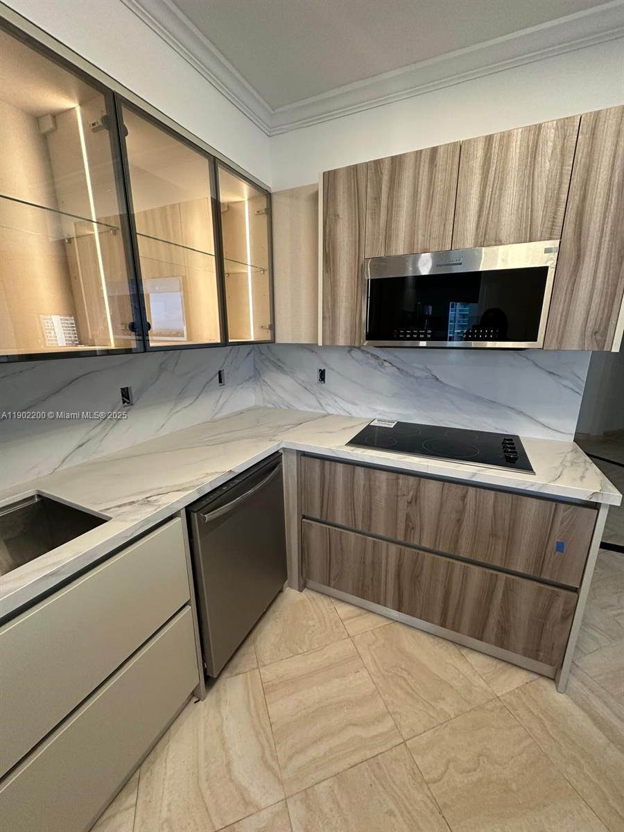 MARINA TOWER CONDO - Residential Lease