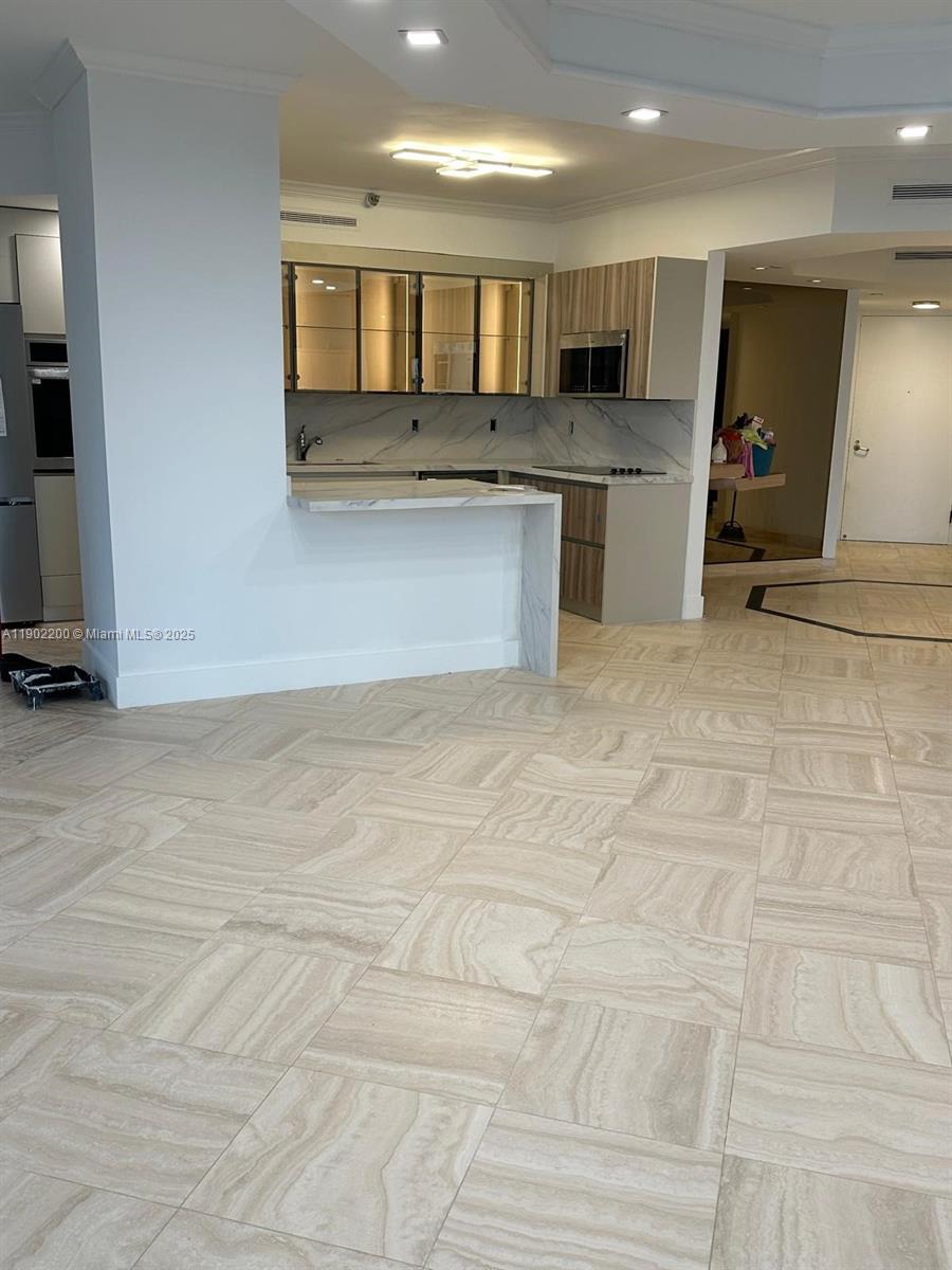 MARINA TOWER CONDO - Residential Lease