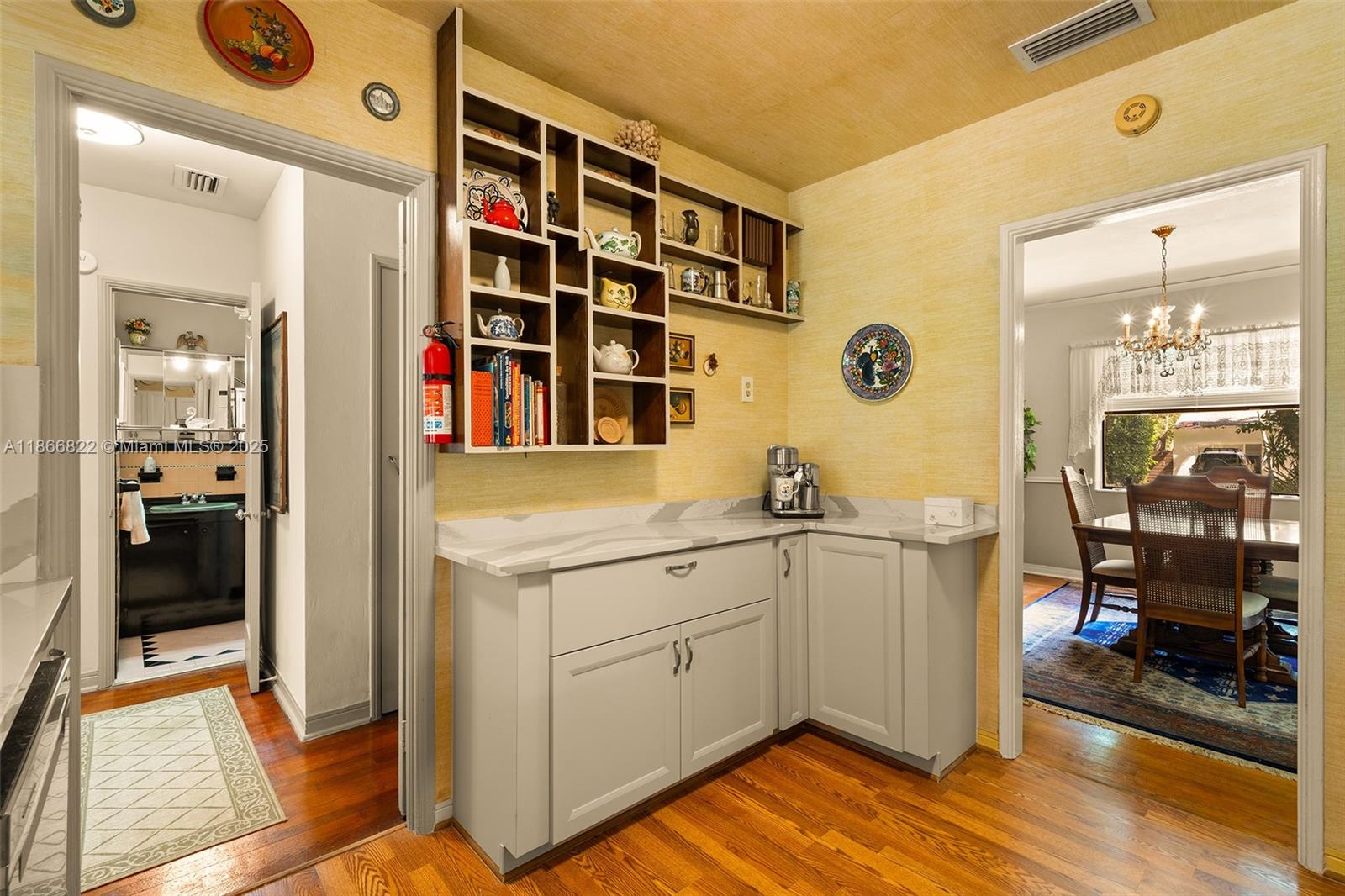 BAYSHORE PLAZA UNIT NO 2 - Residential