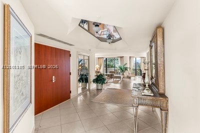 2000 Island Blvd 609