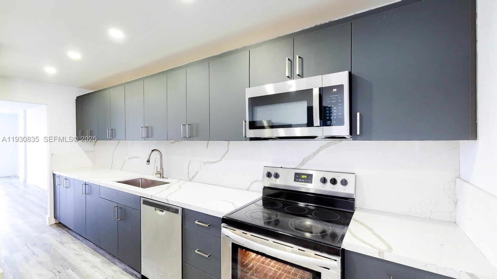 EASTERN SHORES WHITE HOUS - Residential Lease