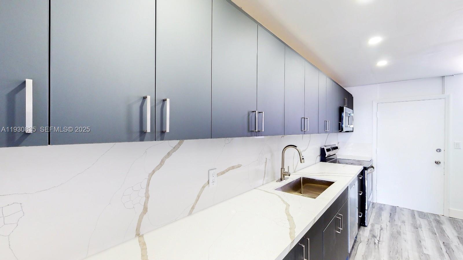 EASTERN SHORES WHITE HOUS - Residential Lease