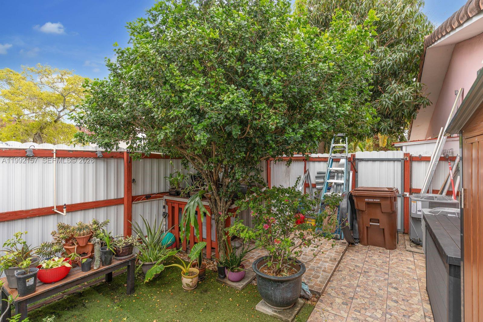 TWIN ROSE CONDO III 10/3 - Residential