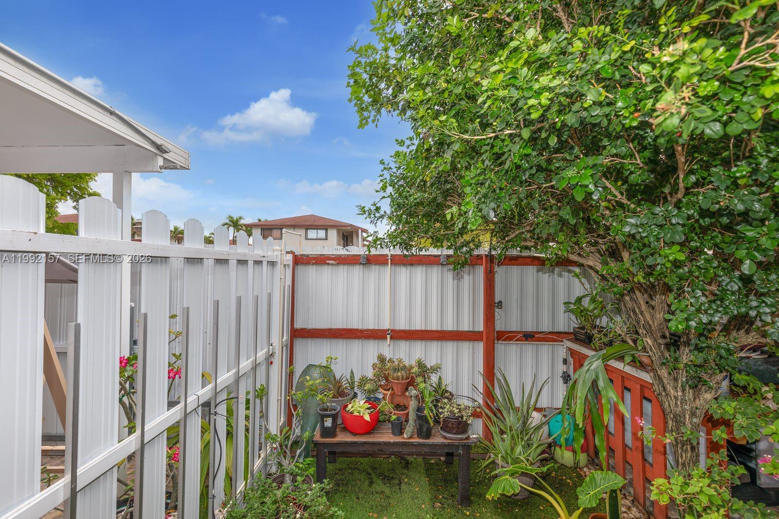 TWIN ROSE CONDO III 10/3 - Residential