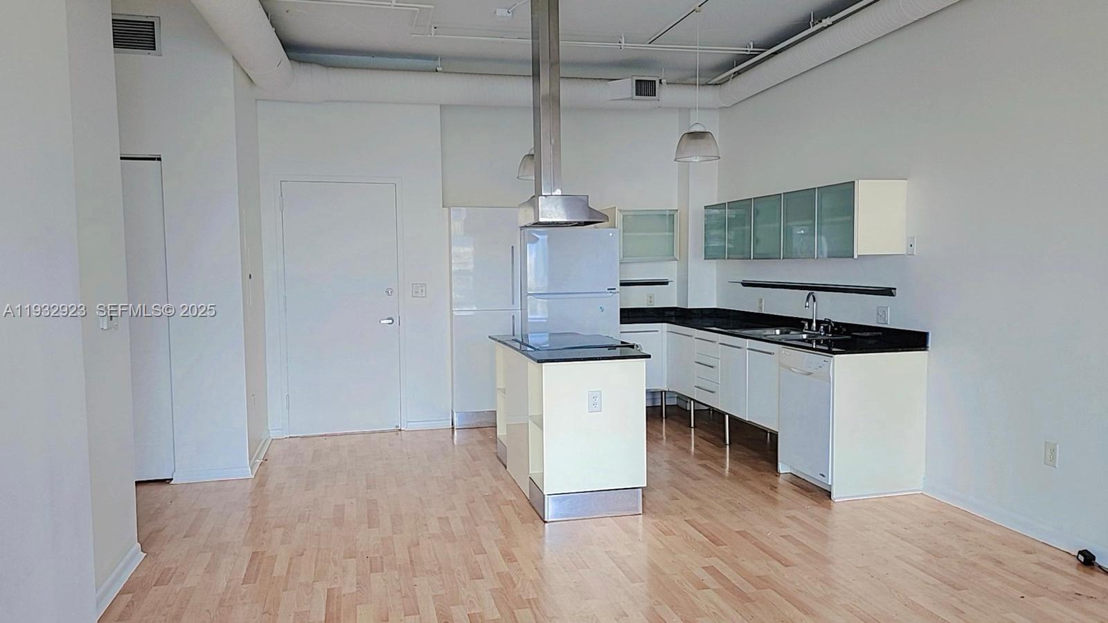 NEO CONDO - Residential Lease