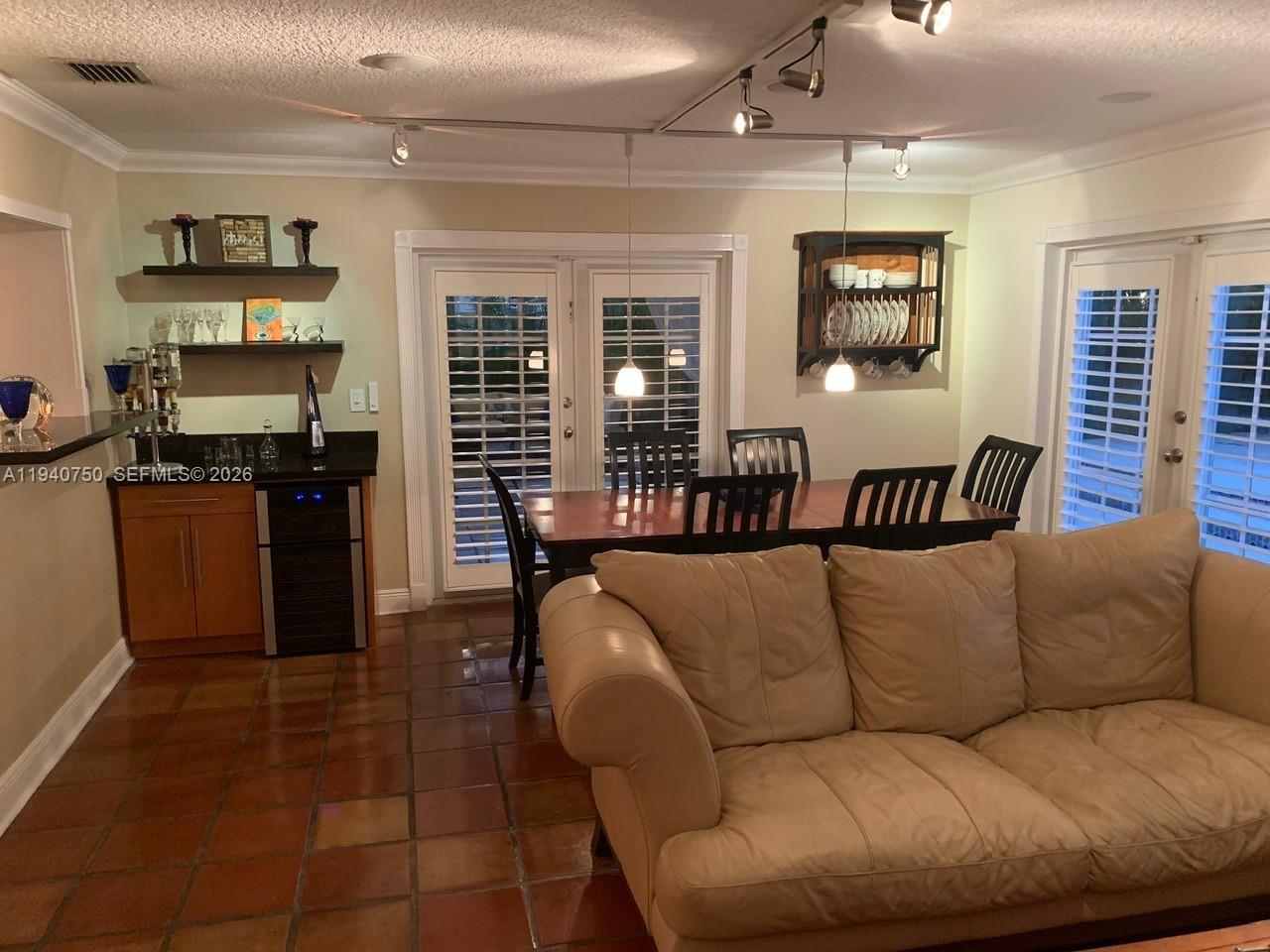 SNAPPER CREEK VILLAS - Residential Lease