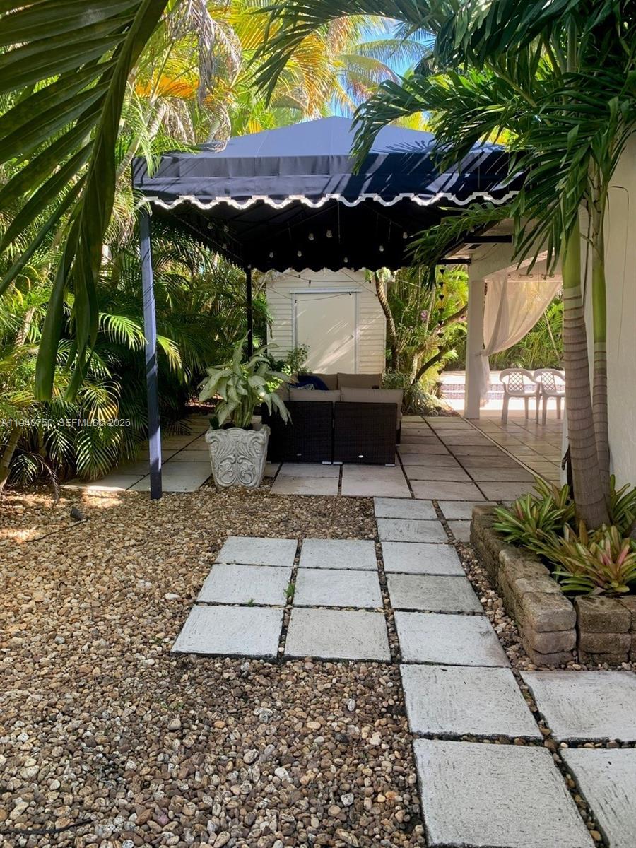 SNAPPER CREEK VILLAS - Residential Lease