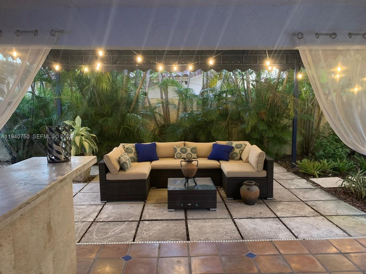 SNAPPER CREEK VILLAS - Residential Lease