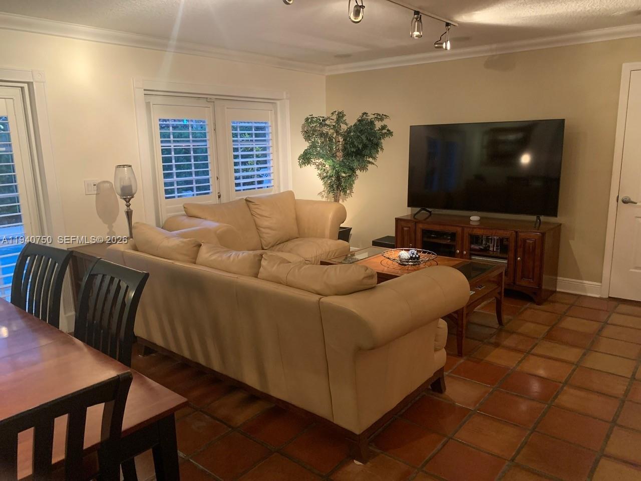 SNAPPER CREEK VILLAS - Residential Lease