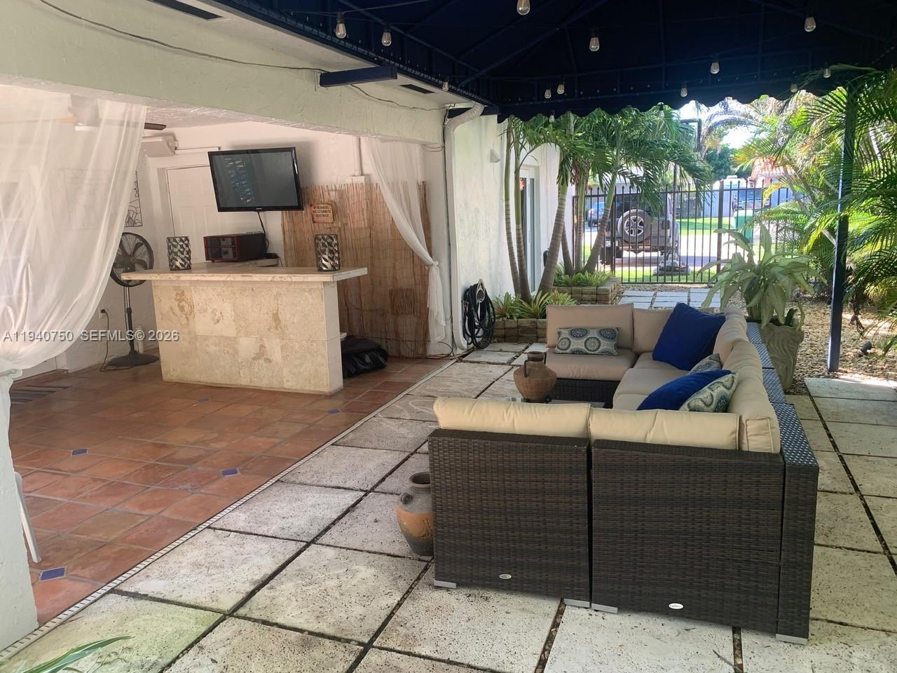 SNAPPER CREEK VILLAS - Residential Lease