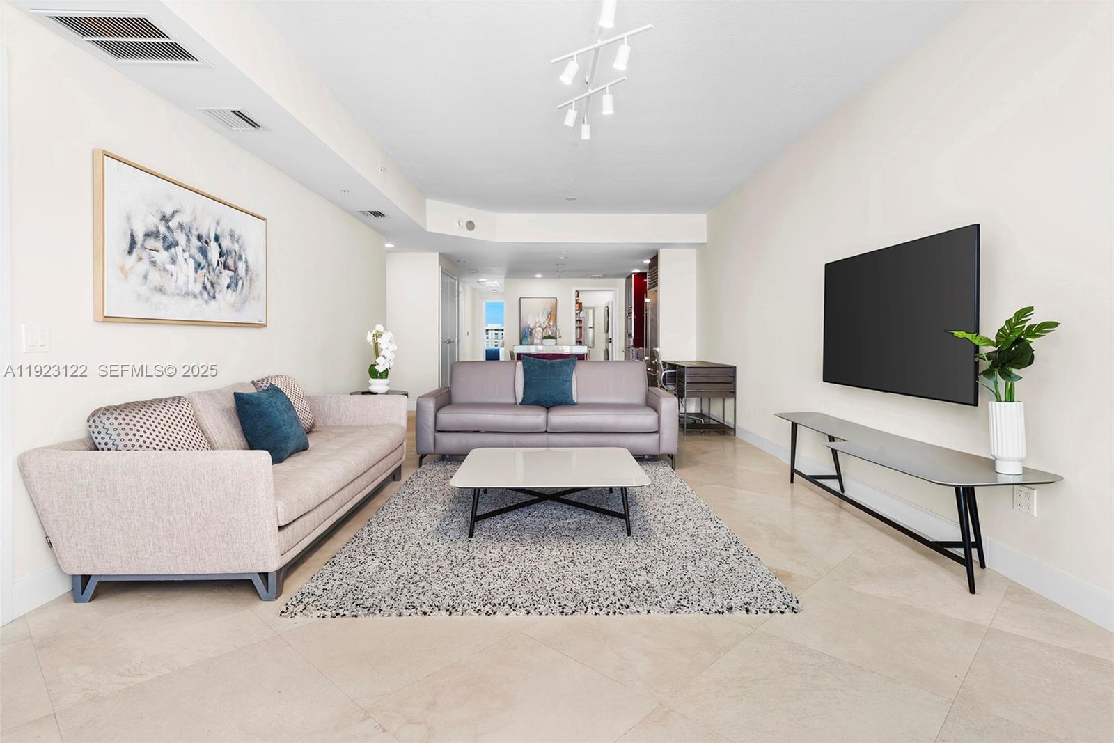 MOSAIC ON MIAMI BEACH CON - Residential Lease