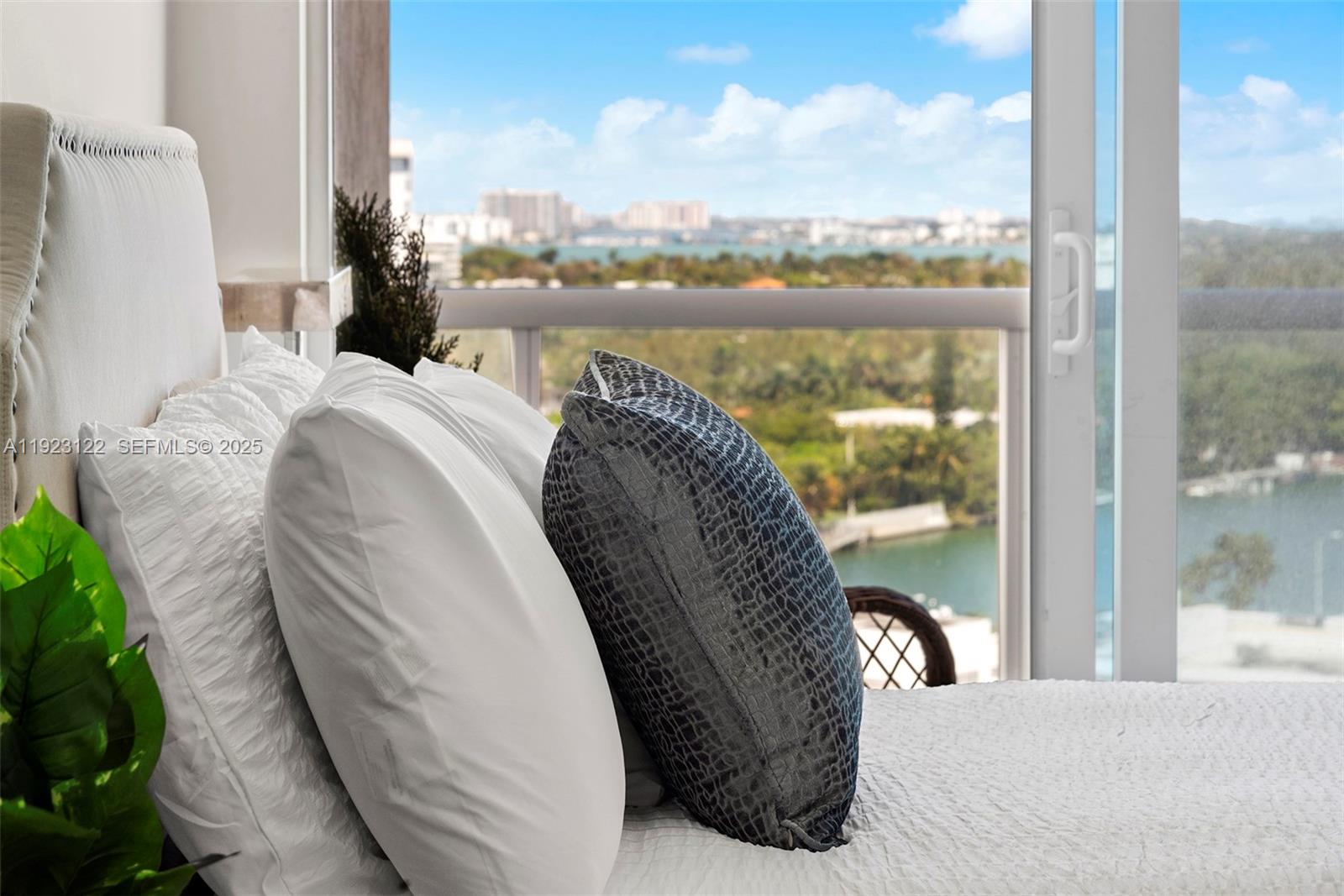 MOSAIC ON MIAMI BEACH CON - Residential Lease