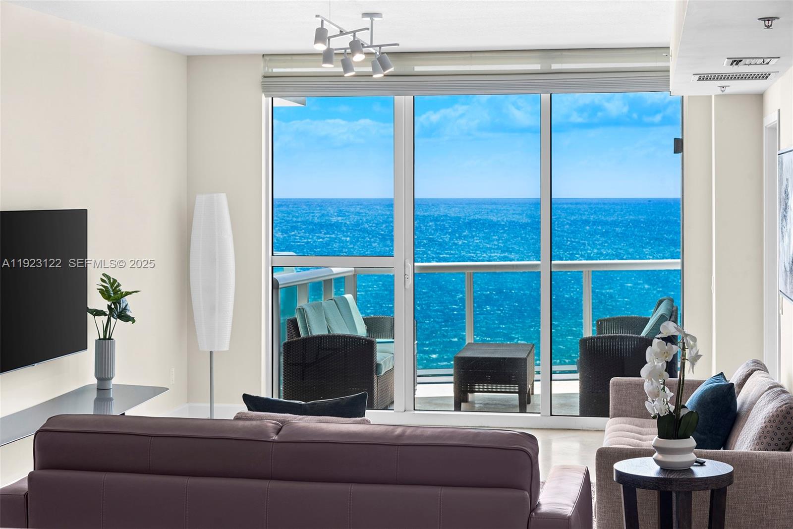 MOSAIC ON MIAMI BEACH CON - Residential Lease