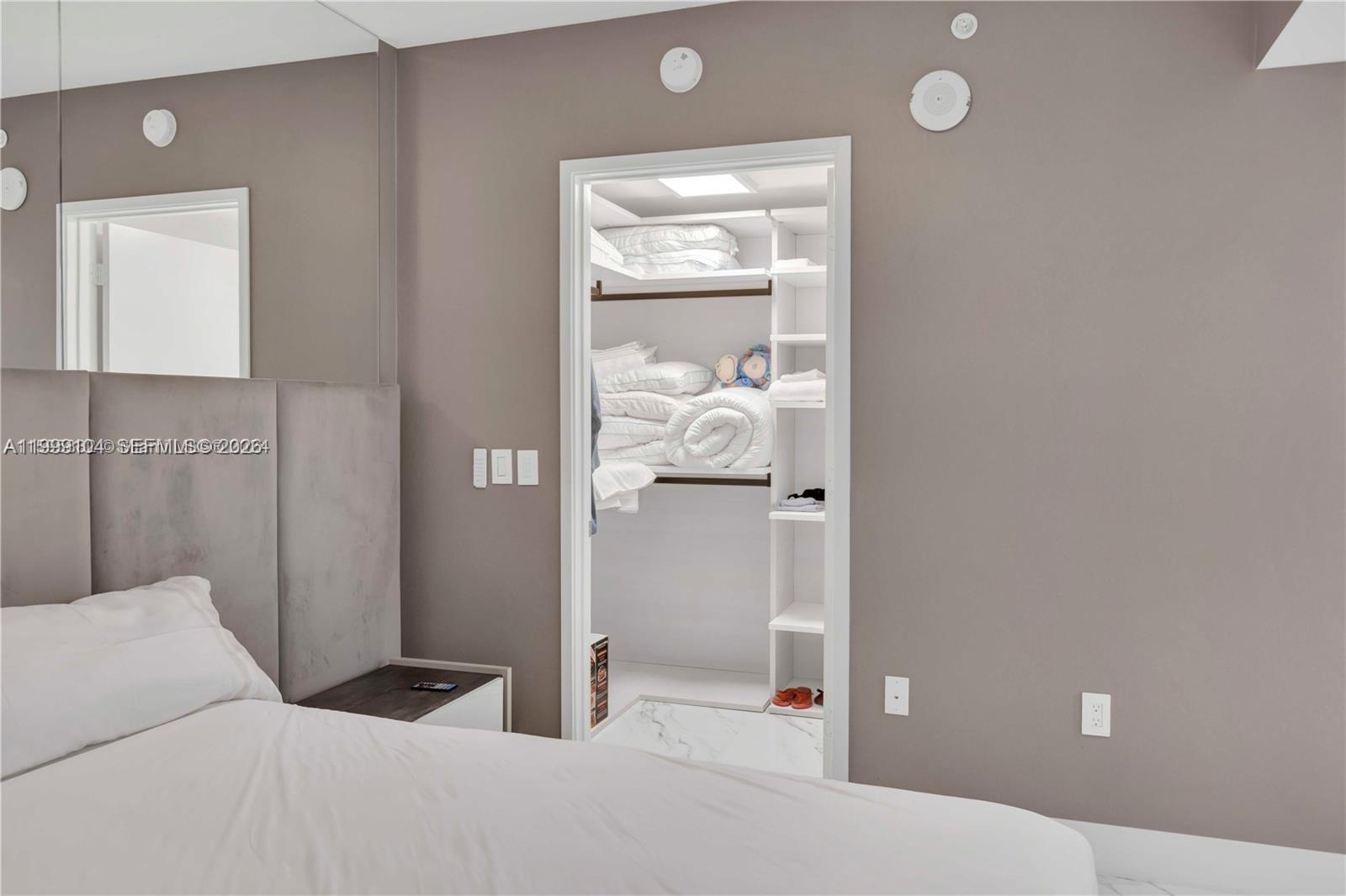 PARQUE TOWERS CONDO - Residential Lease