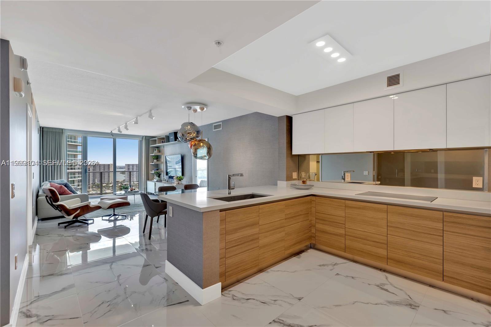 PARQUE TOWERS CONDO - Residential Lease