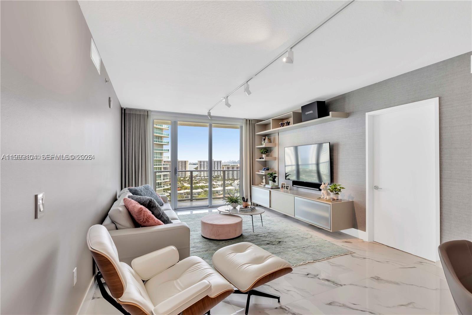 PARQUE TOWERS CONDO - Residential Lease