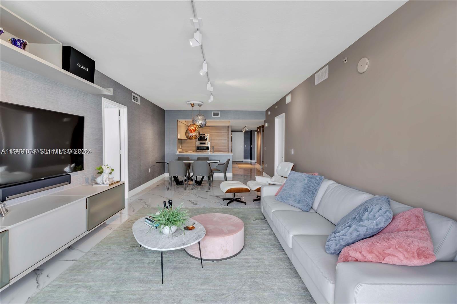 PARQUE TOWERS CONDO - Residential Lease