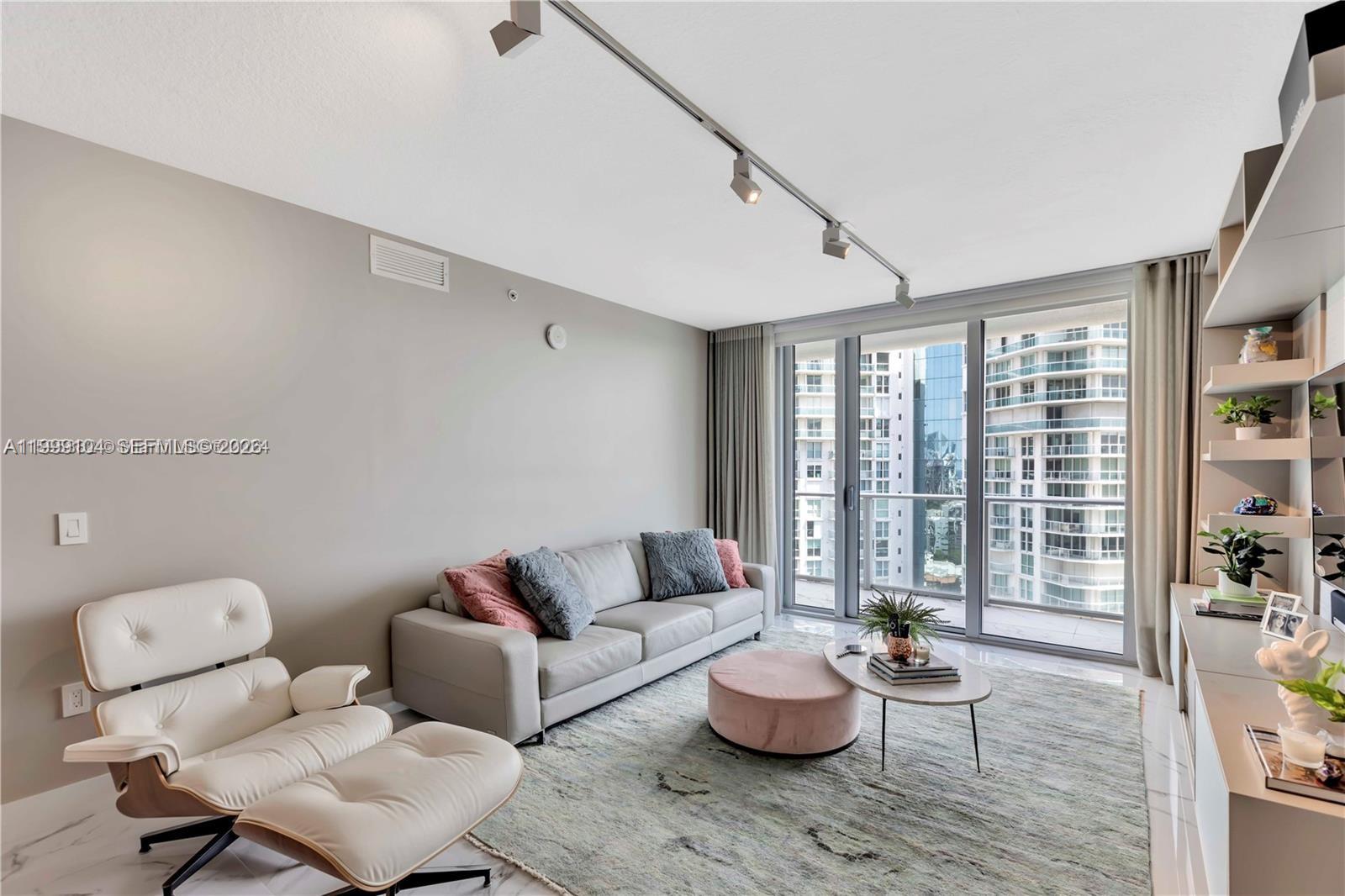 PARQUE TOWERS CONDO - Residential Lease