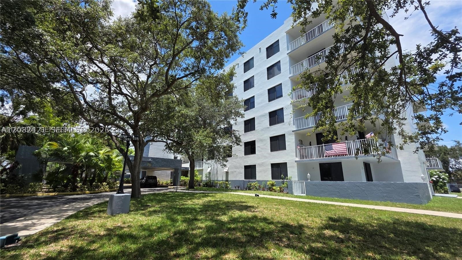 901 Hillcrest Dr 215, Hollywood FL 33021