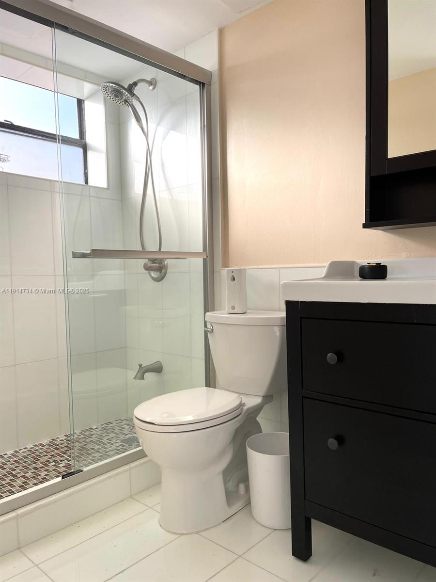 6424 COLLINS BLDG CONDO - Residential Lease