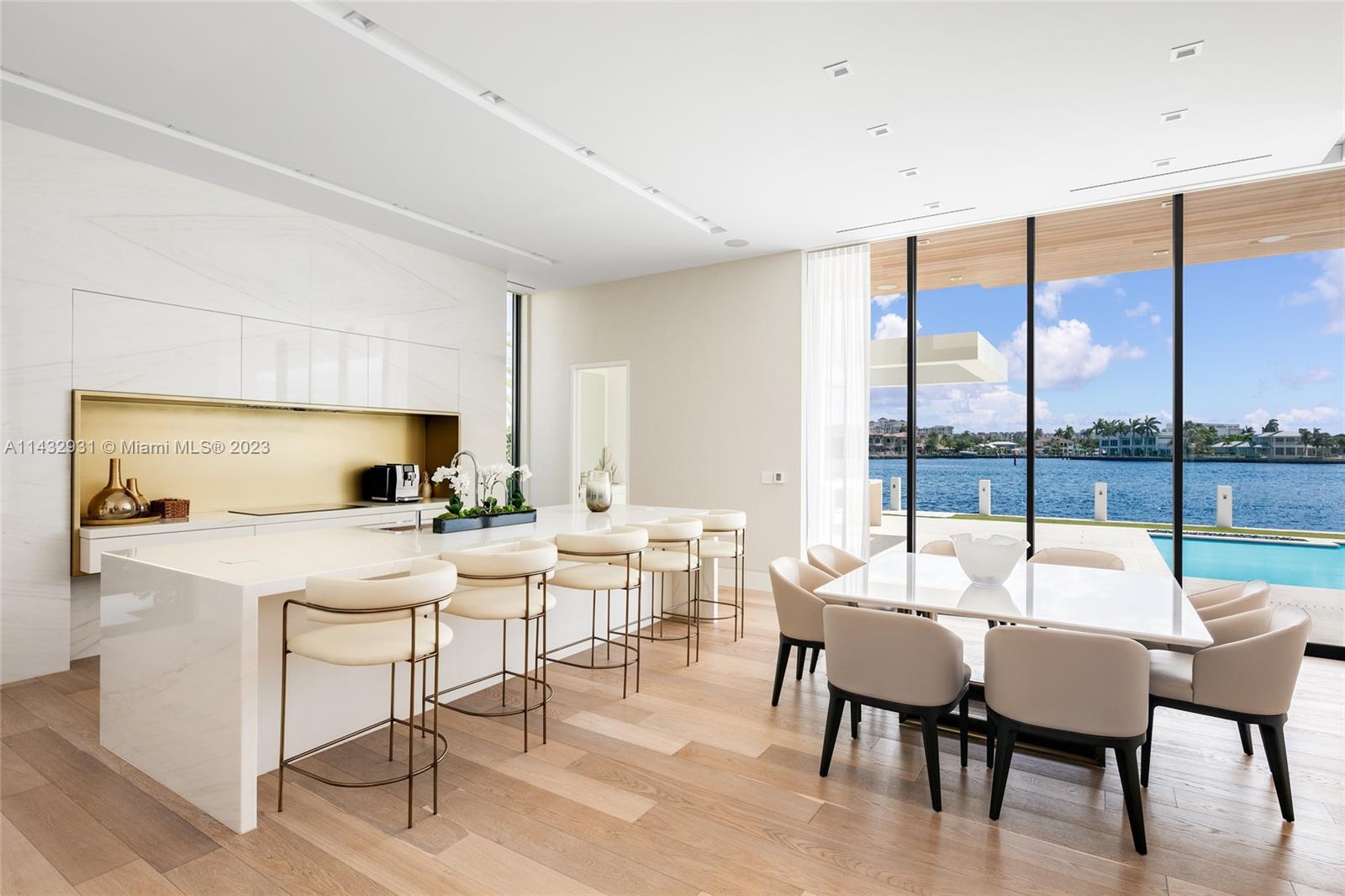 LAGUNA ISLE - Residential