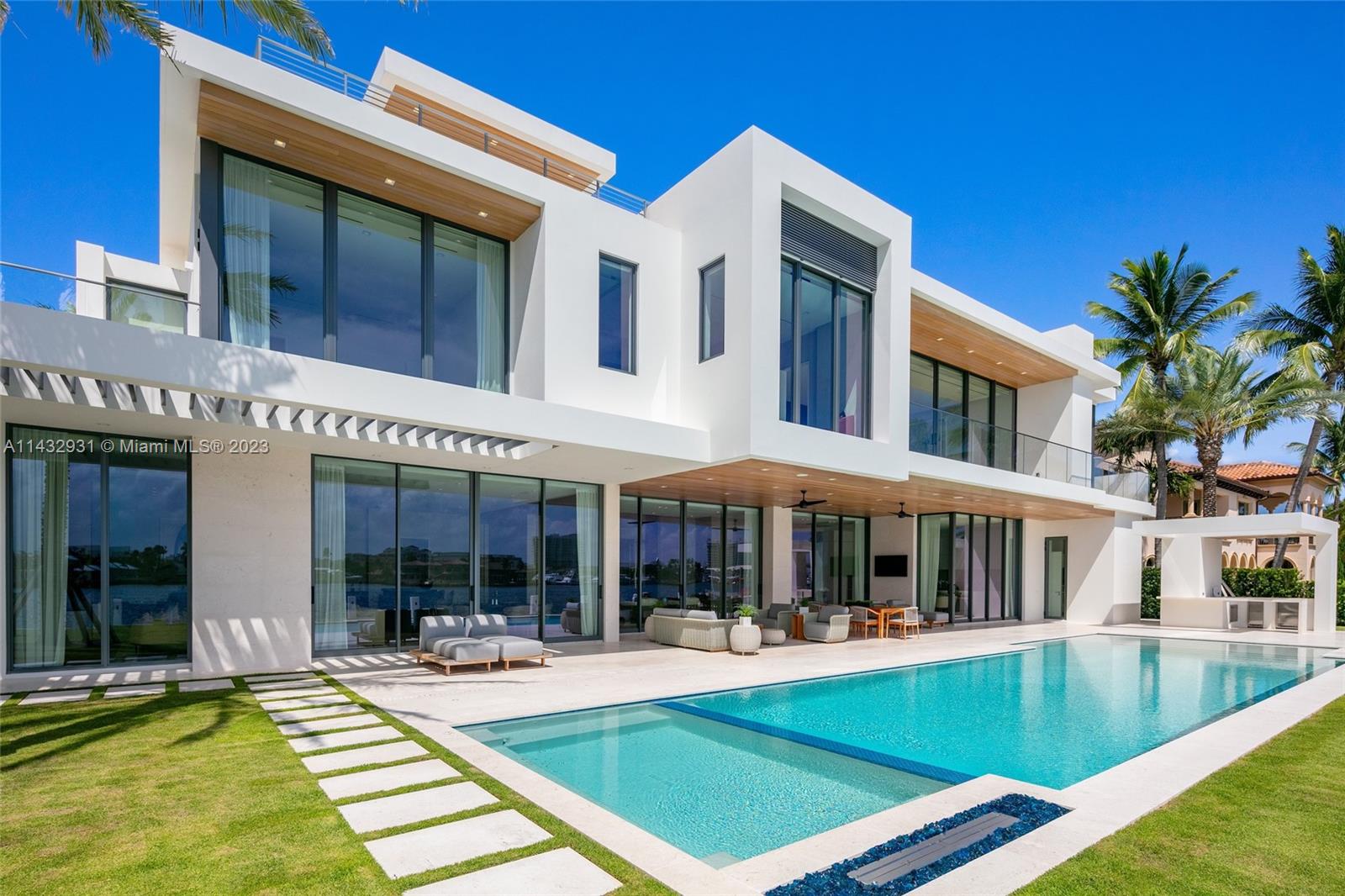 LAGUNA ISLE - Residential