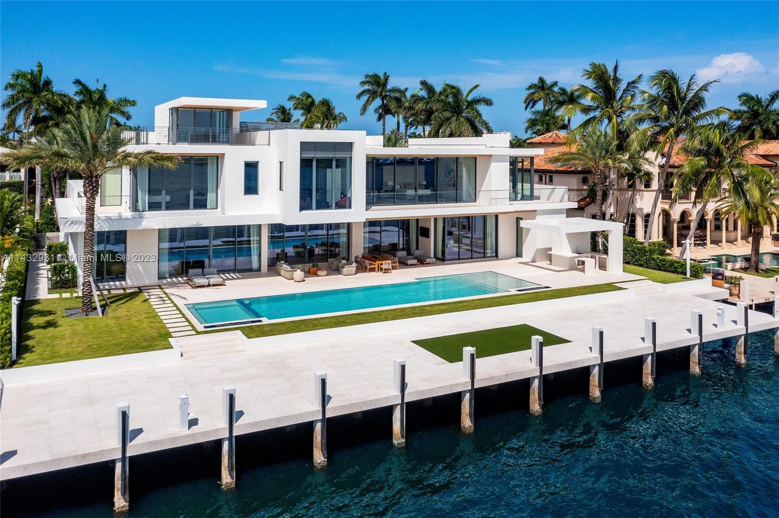 LAGUNA ISLE - Residential