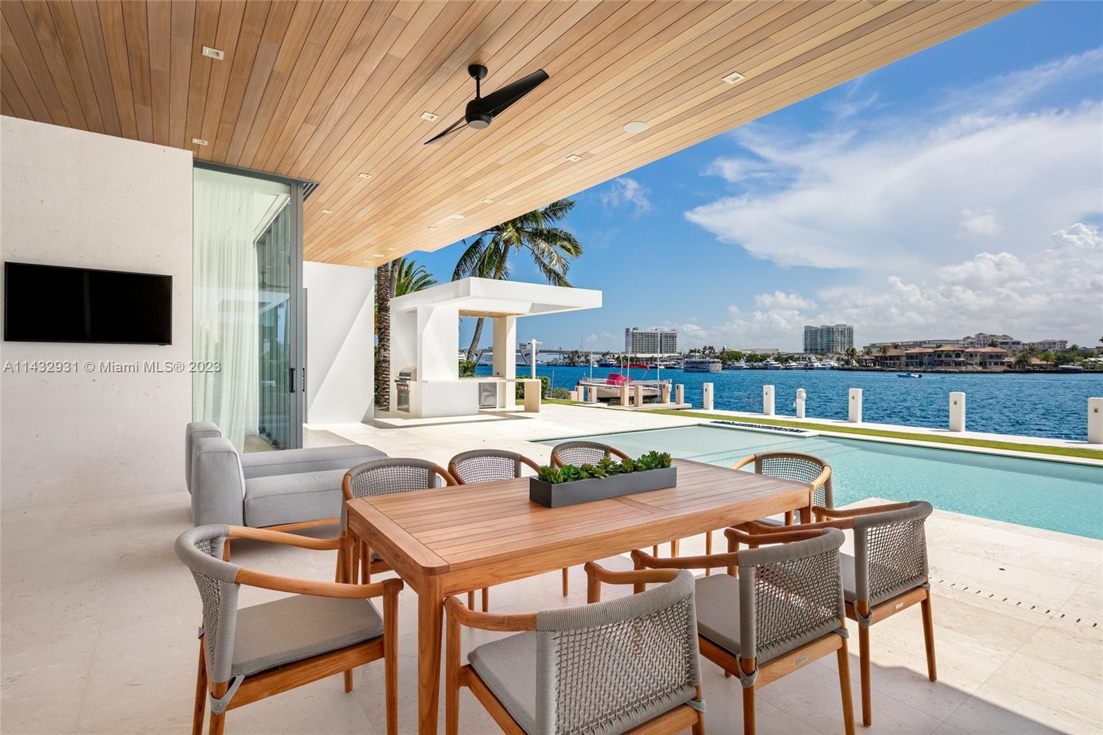 LAGUNA ISLE - Residential