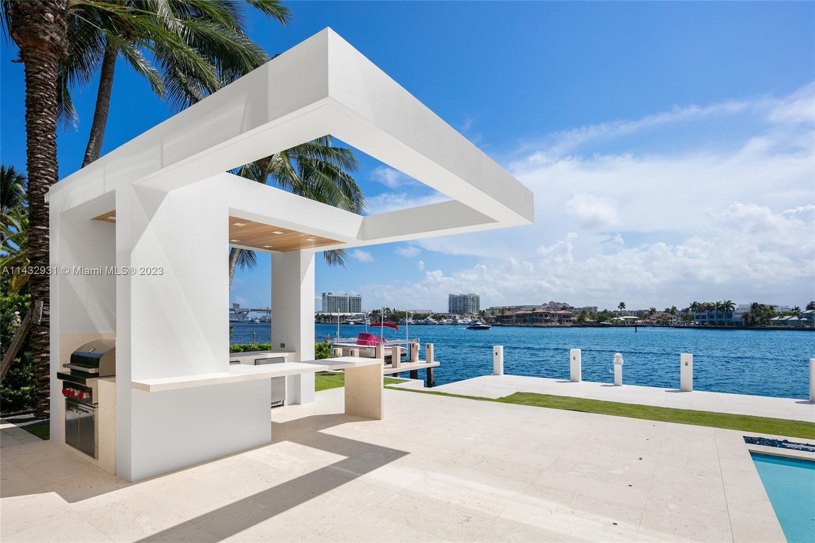 LAGUNA ISLE - Residential