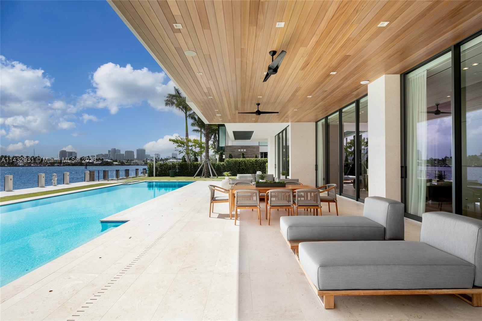 LAGUNA ISLE - Residential