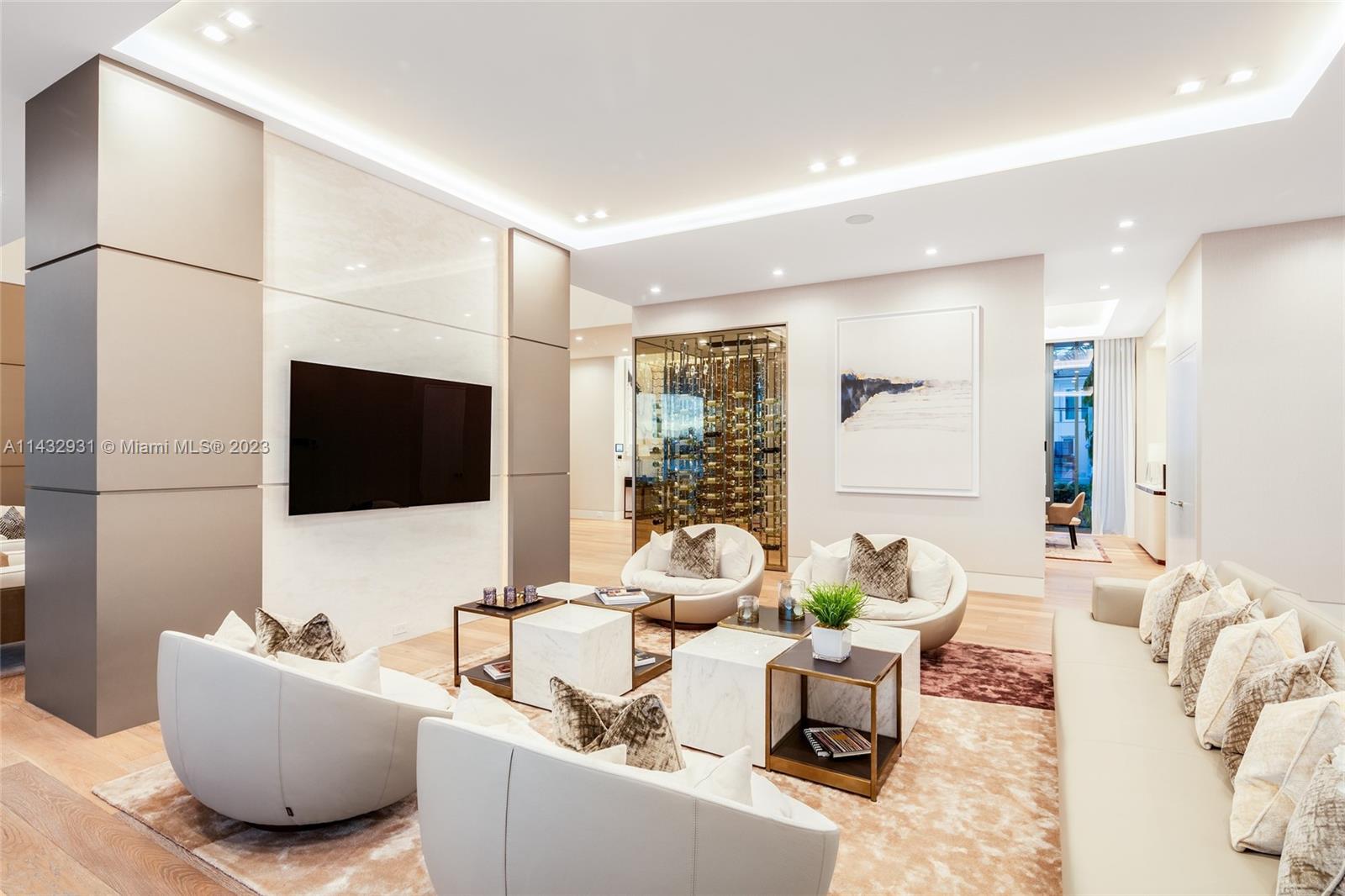 LAGUNA ISLE - Residential
