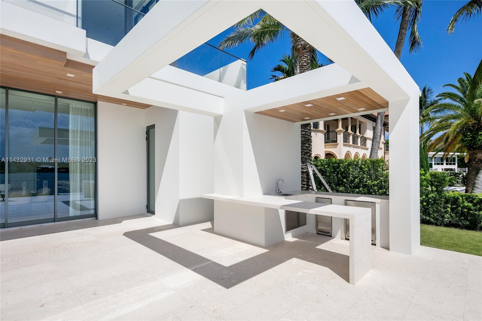 LAGUNA ISLE - Residential