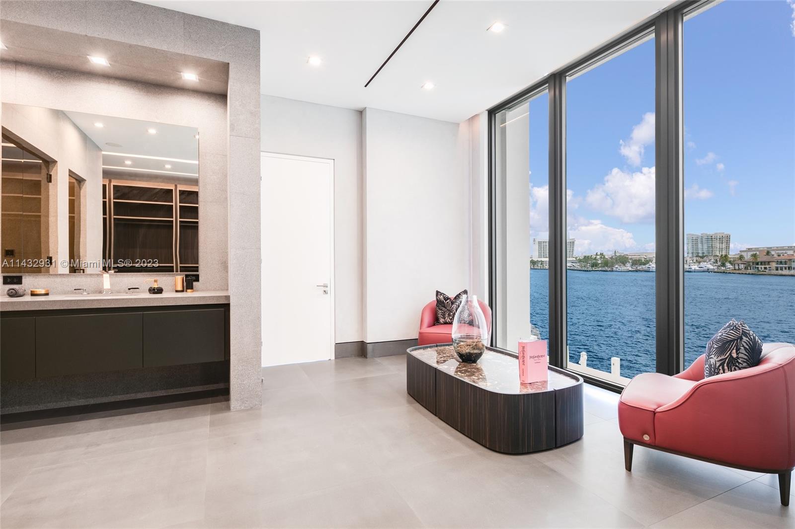 LAGUNA ISLE - Residential