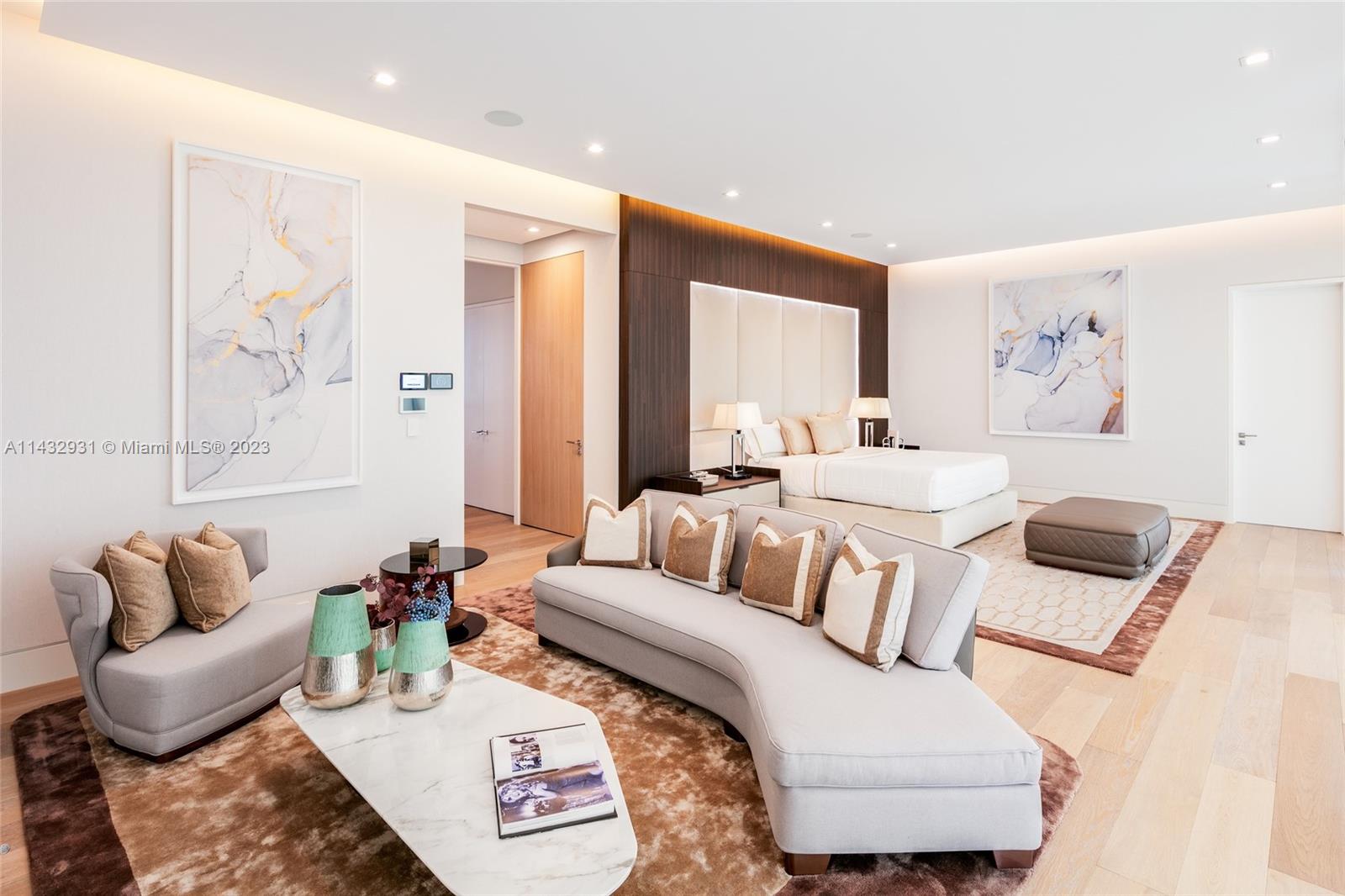 LAGUNA ISLE - Residential