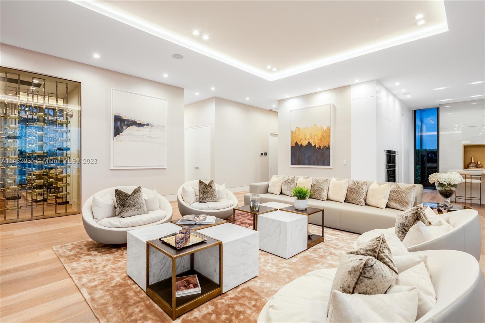 LAGUNA ISLE - Residential