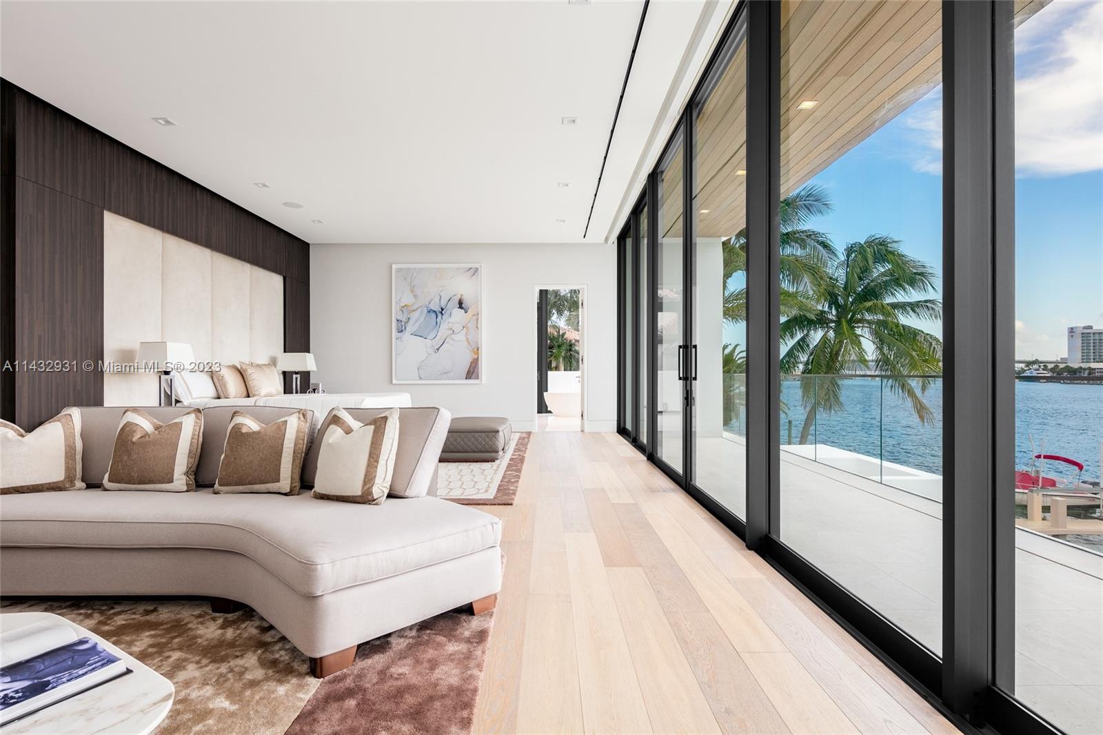 LAGUNA ISLE - Residential