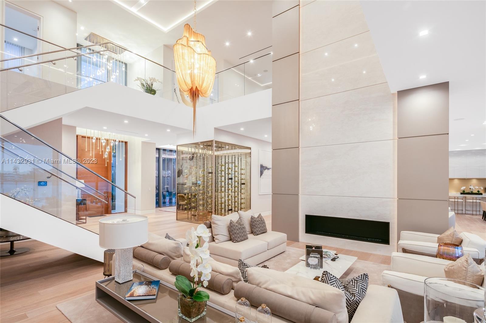 LAGUNA ISLE - Residential
