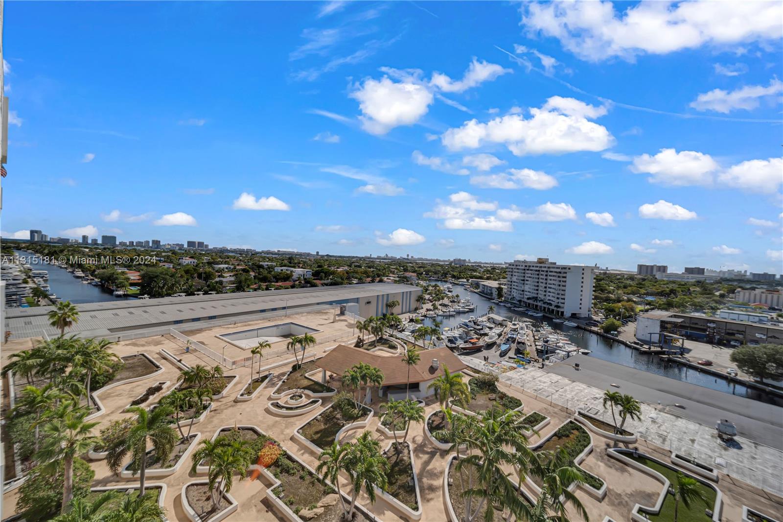 Photo 4 of 14 of 13499 Biscayne Blvd 1002 condo
