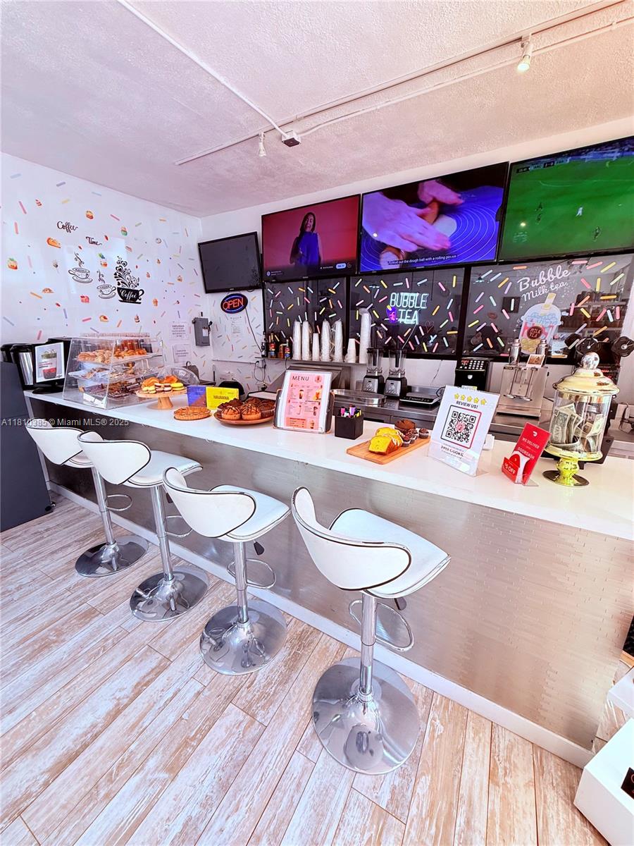 2400 E OAKLAND BLVD, Fort Lauderdale, FL, 33306/$28,000 2 2400 E OAKLAND BLVD