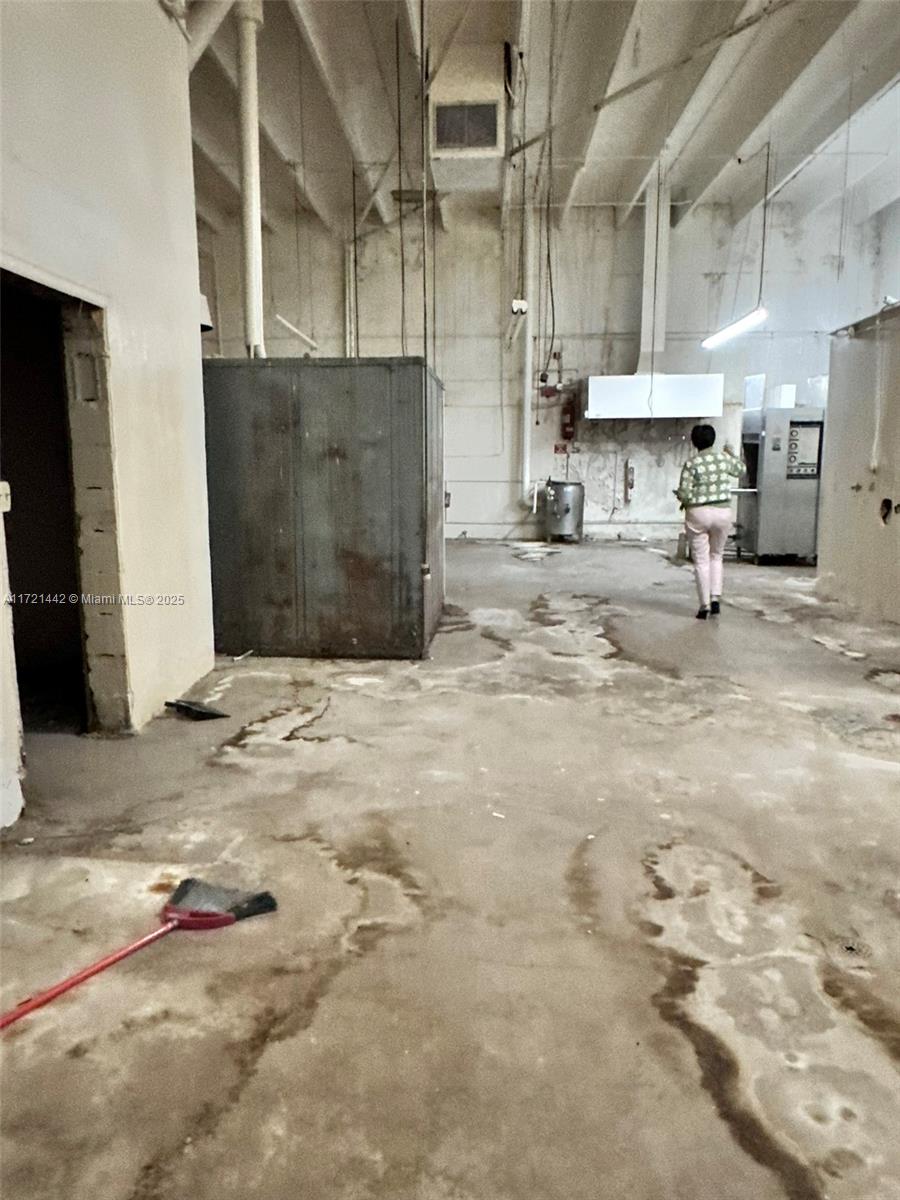 BELLEVUE BISCAYNE - Commercial Sale