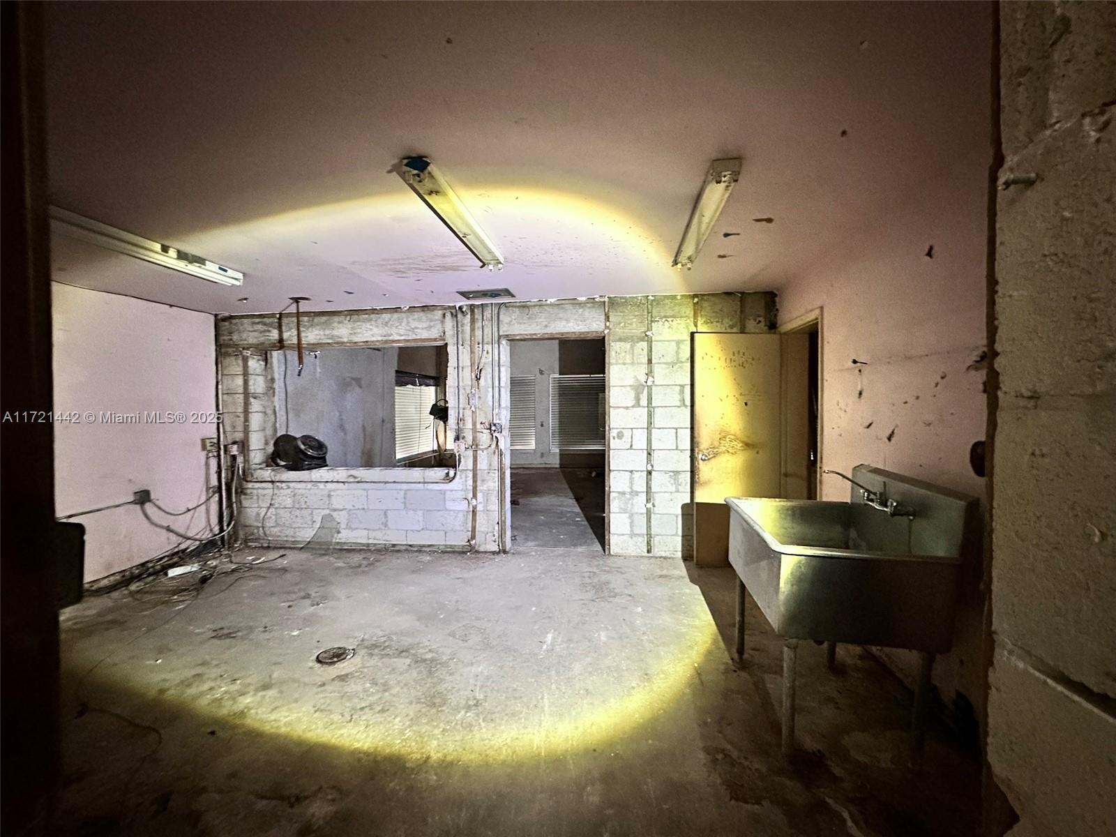 BELLEVUE BISCAYNE - Commercial Sale