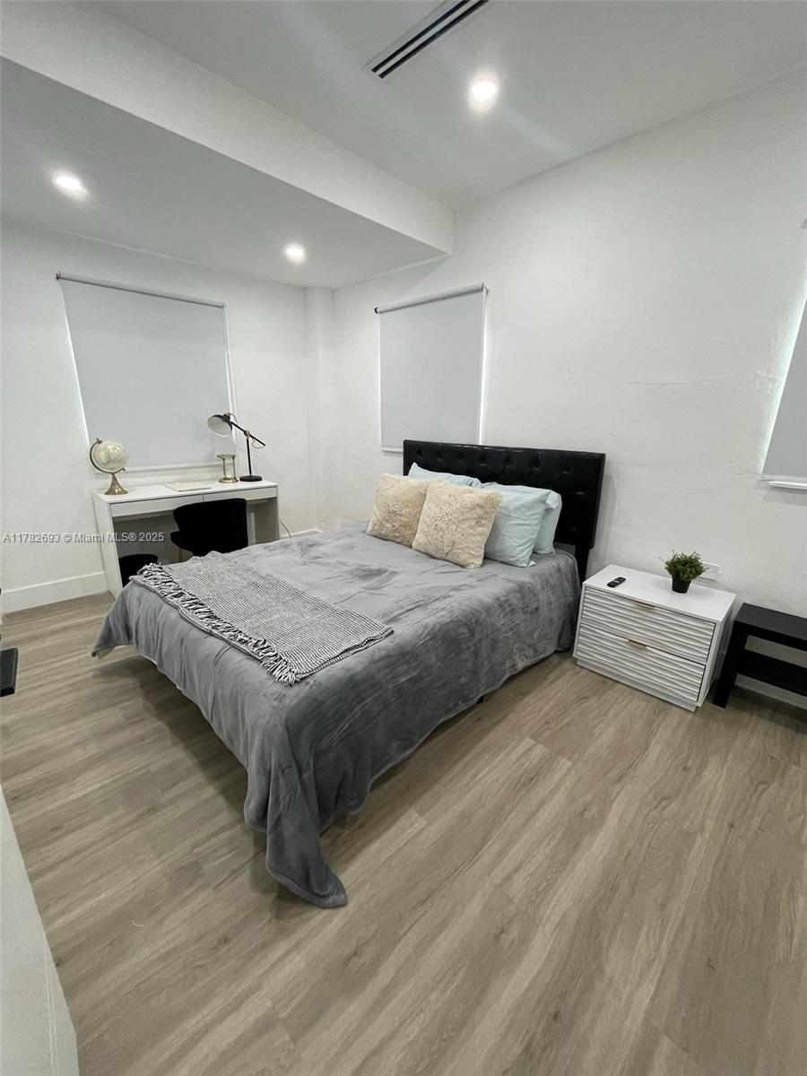 261 NW 46th St