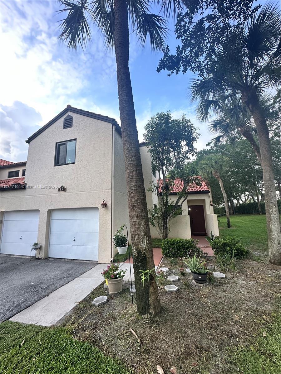 Seller Motivated! Seller will contribute ****$5,000**** towards closing. Beautiful updated unit, like a Townhome. Corner Unit, first floor, garage, brand new washer and dryer. Luxury Vinyl plank flooring, Kitchen with white cabinets and quartz countertops, SS appliances. No carpets, No pop-corn. Easy to show. Location, location, close to everything, I-95, shops, beaches. Gated community. Maintenance includes: cable/internet, garden, roof, clubhouse, pool, tennis courts...