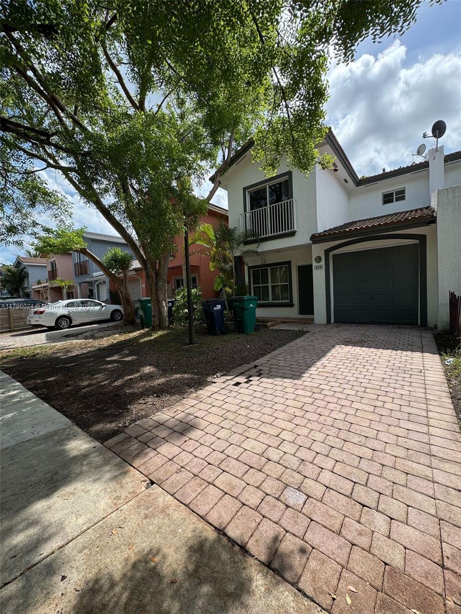 880 SW 6TH AVE